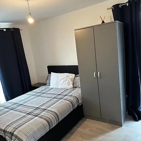 Lush Double Room Ensuite-2